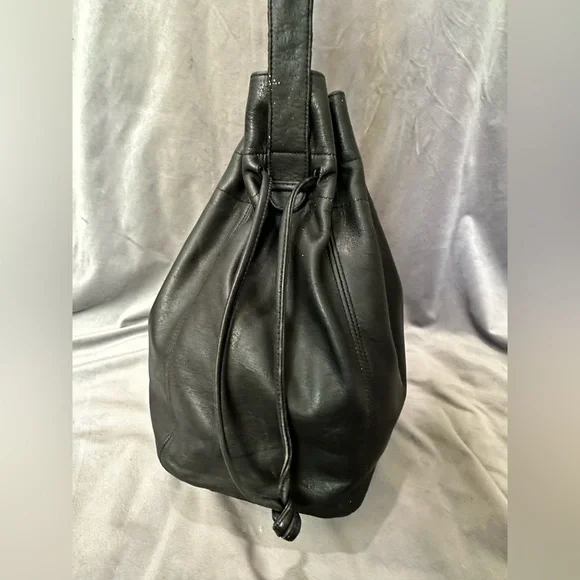 Coach Vintage Bucket Bag Shoulder Purse • Black Leather - Picture 6 of 12